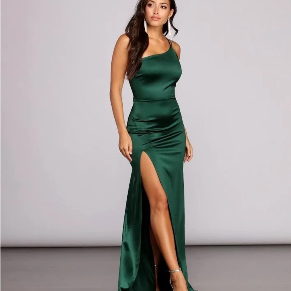 One shoulder satin long green dress